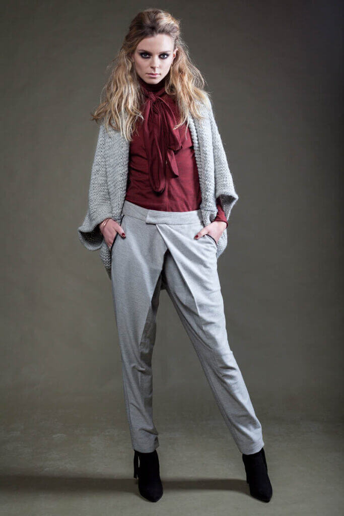 JANBOELO Model in stylish layered outfit.