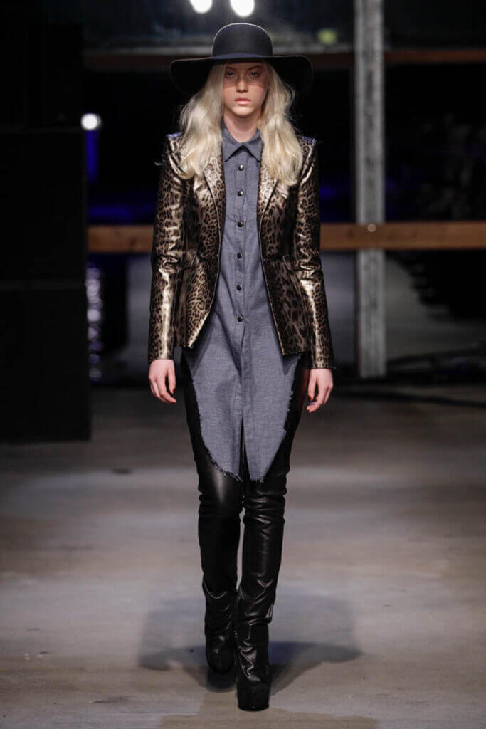 JANBOELO show Fall Winter 2013 2014 collection Model in stylish leopard print outfit