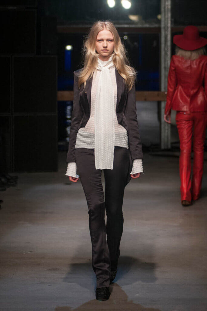 JANBOELO show Fall Winter 2013 2014 collection Model in stylish black and white outfit.