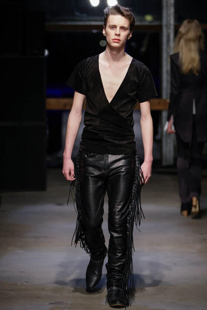 JANBOELO show Fall Winter 2013 2014 collection Model in black outfit walking runway