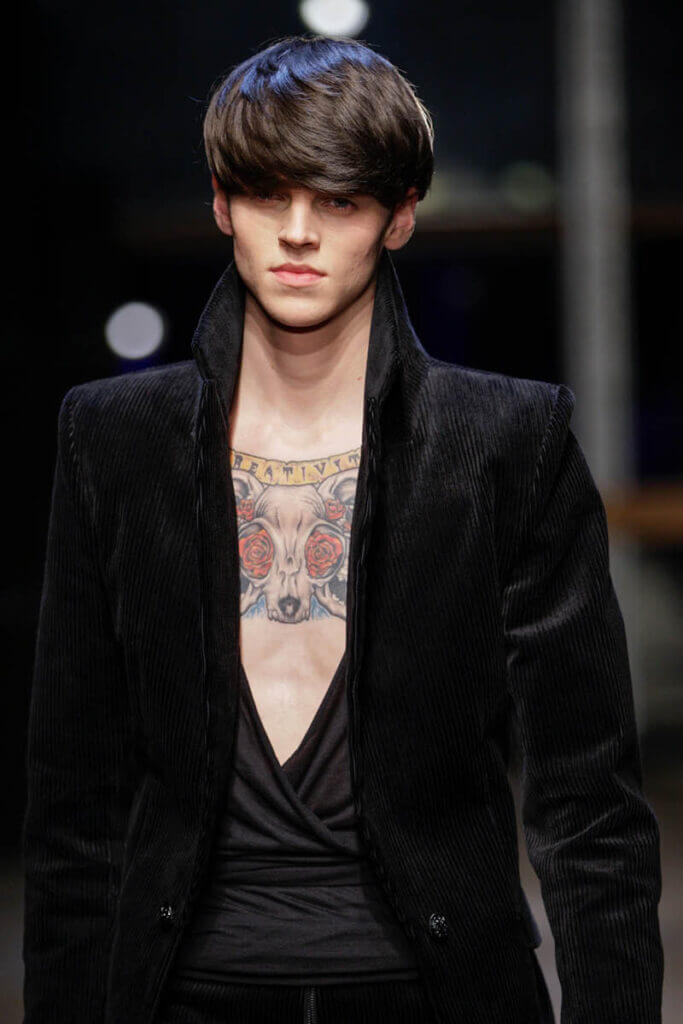 JANBOELO show Fall Winter 2013 2014 collection Model in stylish black outfit.