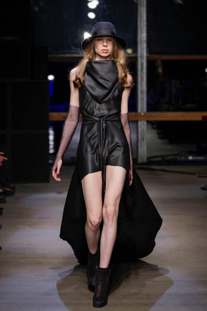 JANBOELO show Fall Winter 2013 2014 collection Model in stylish black outfit walking