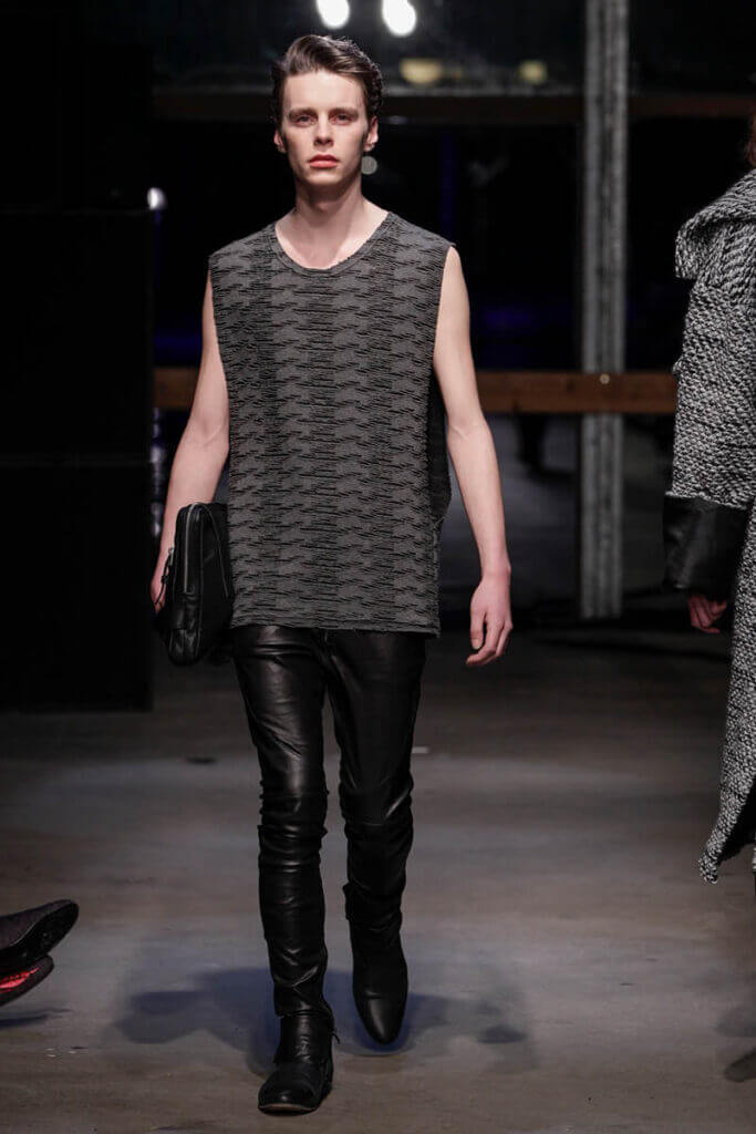 JANBOELO show Fall Winter 2013 2014 collection Model in stylish grey sleeveless outfit