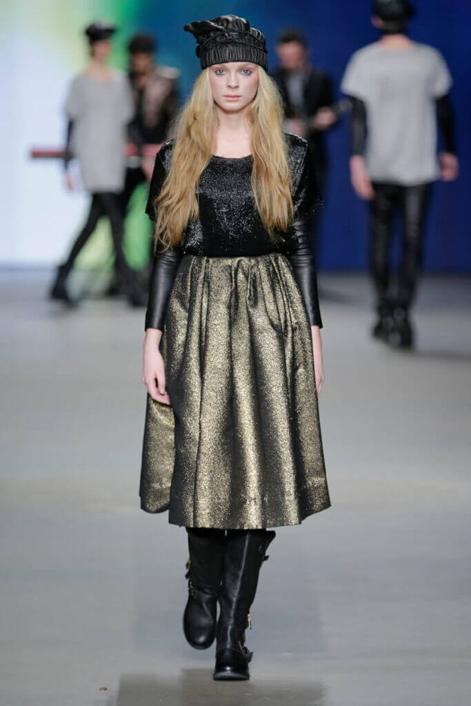 JANBOELO fall winter 2014 collection show look 10, Model in metallic skirt and top