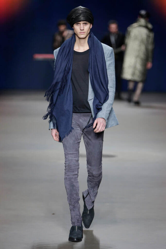 JANBOELO fall winter 2014 collection show look 14, Model in stylish layered outfit.