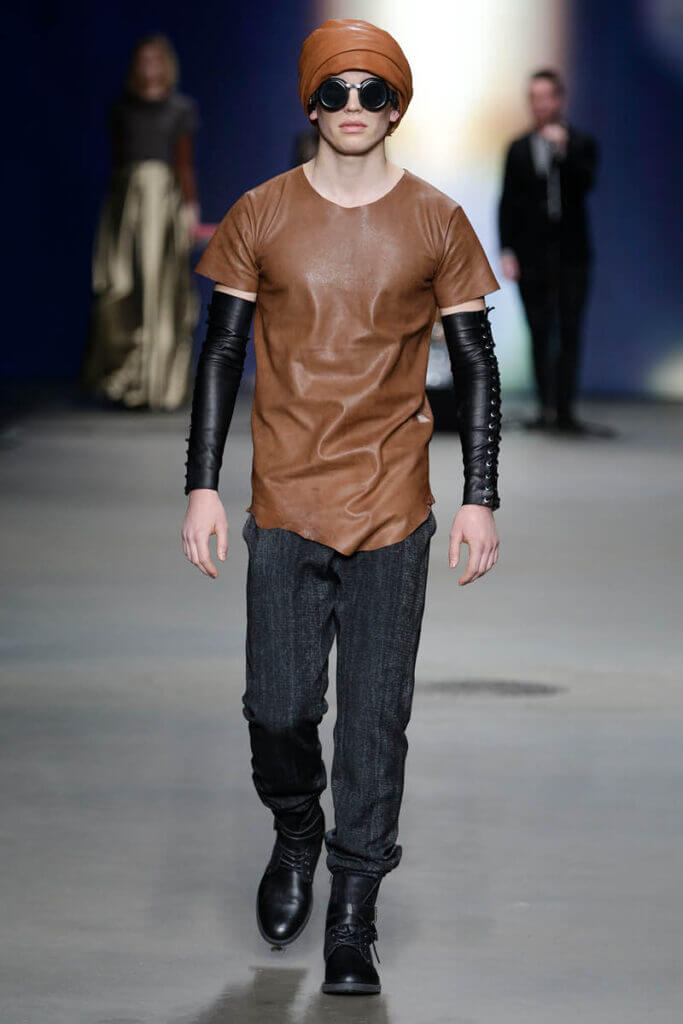 JANBOELO fall winter 2014 collection show look 23, Model in stylish brown leather outfit