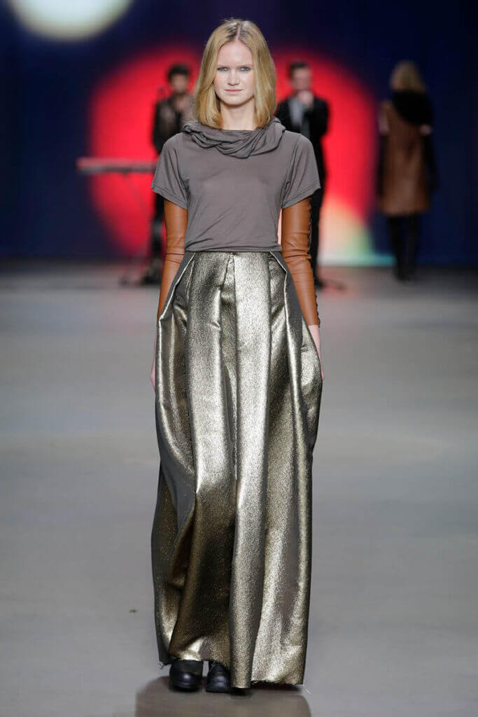 JANBOELO fall winter 2014 collection show look 24, Model in metallic skirt and top.
