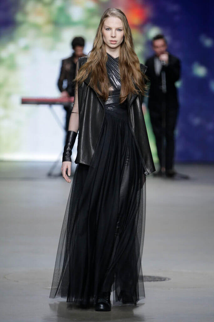 JANBOELO fall winter 2014 collection show look 25, Model in elegant black outfit walking