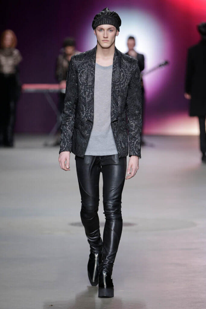JANBOELO fall winter 2014 collection show look 3, Model in stylish black outfit walking