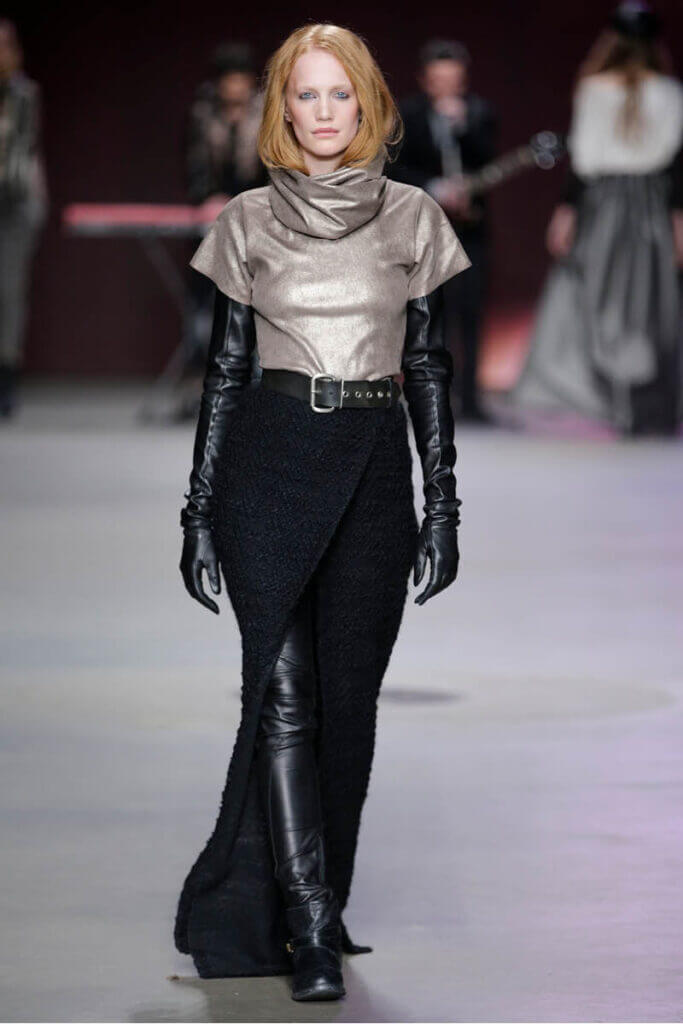 JANBOELO fall winter 2014 collection show look 4, Model in stylish metallic and black outfit.