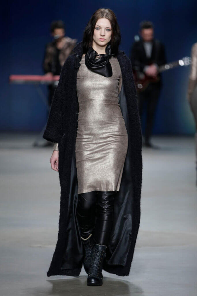 JANBOELO fall winter 2014 collection show look 7, Model in metallic dress and coat
