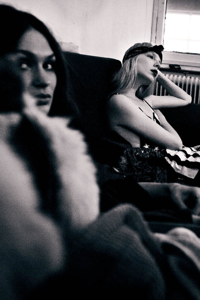 JANBOELO Fall Winter 2015 collection presentation at Paradigm Groningen, Models on a sofa relaxing