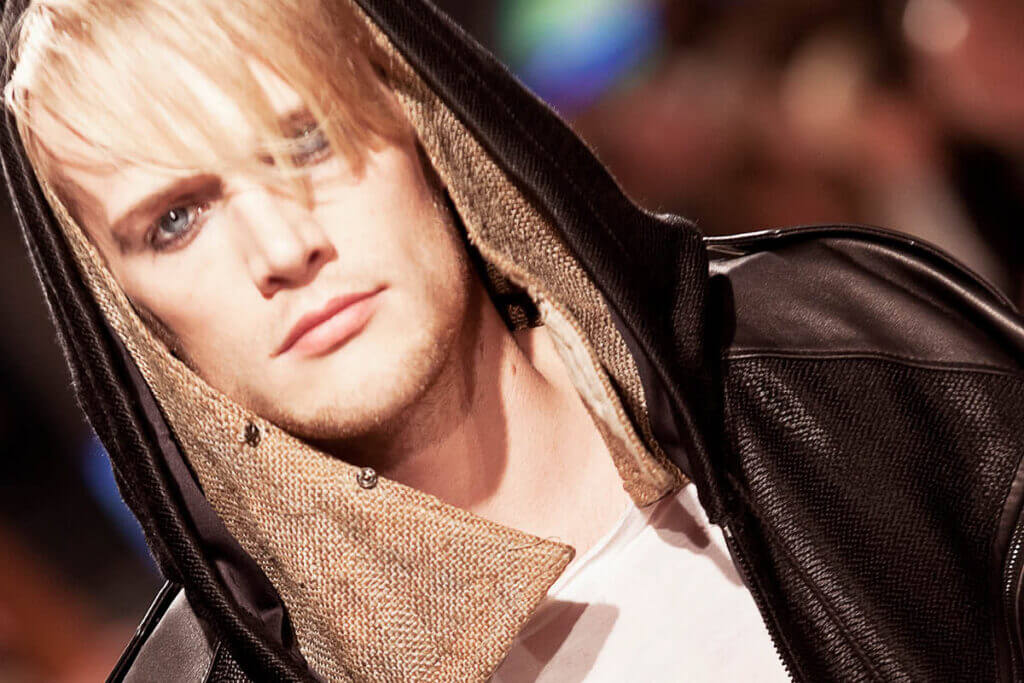 JANBOELO Fashion Show fall winter 2016 closeup from hooded coat