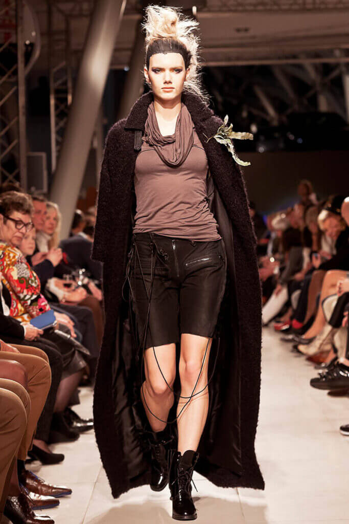 JANBOELO Fashion Show fall winter 2016 look 10, model in stylish outfit with large coat