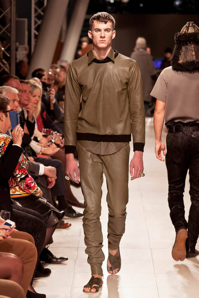 JANBOELO Fashion Show fall winter 2016 look 19, model in full green leather outfit