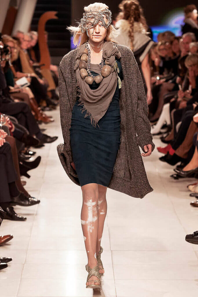 JANBOELO Fashion Show fall winter 2016 look 21, model in green leather dress with brown cardigan