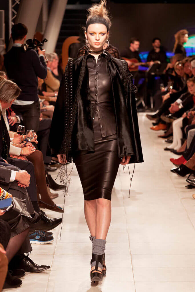 JANBOELO Fashion Show fall winter 2016 look 26, model in black leather outfit with cape
