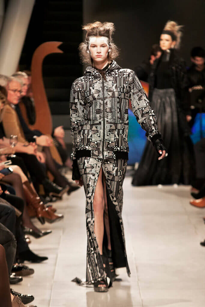 JANBOELO Fashion Show fall winter 2016 look 35, model showcasing outfit with black and white print