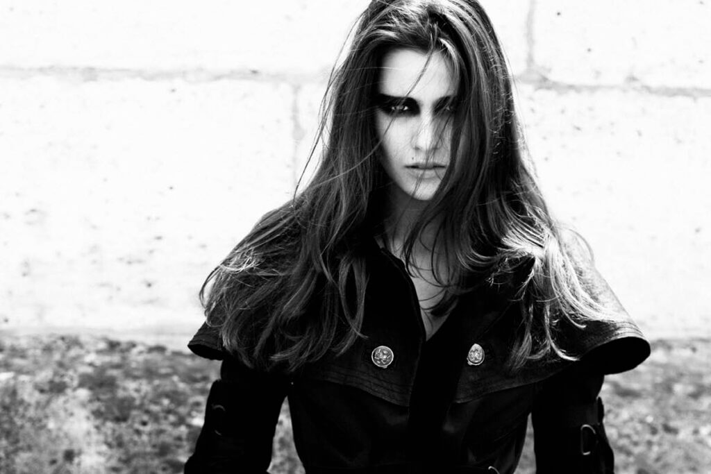 Closeup of the model during the shoot for JANBOELO spring summer 2011 in Paris