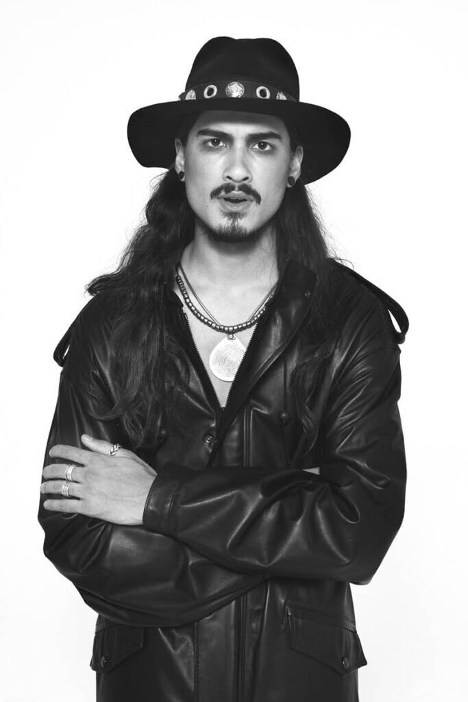JANBOELO lookbook shot by Robin de Puy for spring summer collection look 14, Man in black leather coat and hat