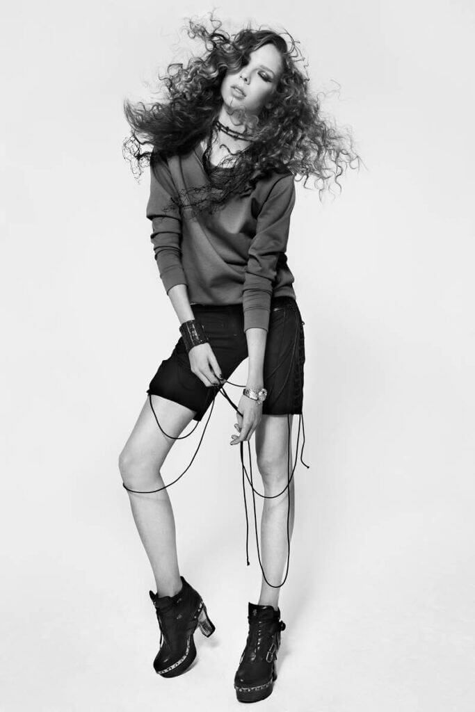JANBOELO lookbook shot by Robin de Puy for spring summer collection look 8, Model in stylish black outfit, posing.