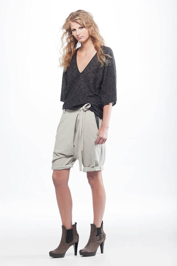 JANBOELO lookbook Spring summer 2017 look 6, Model in casual summer outfit.